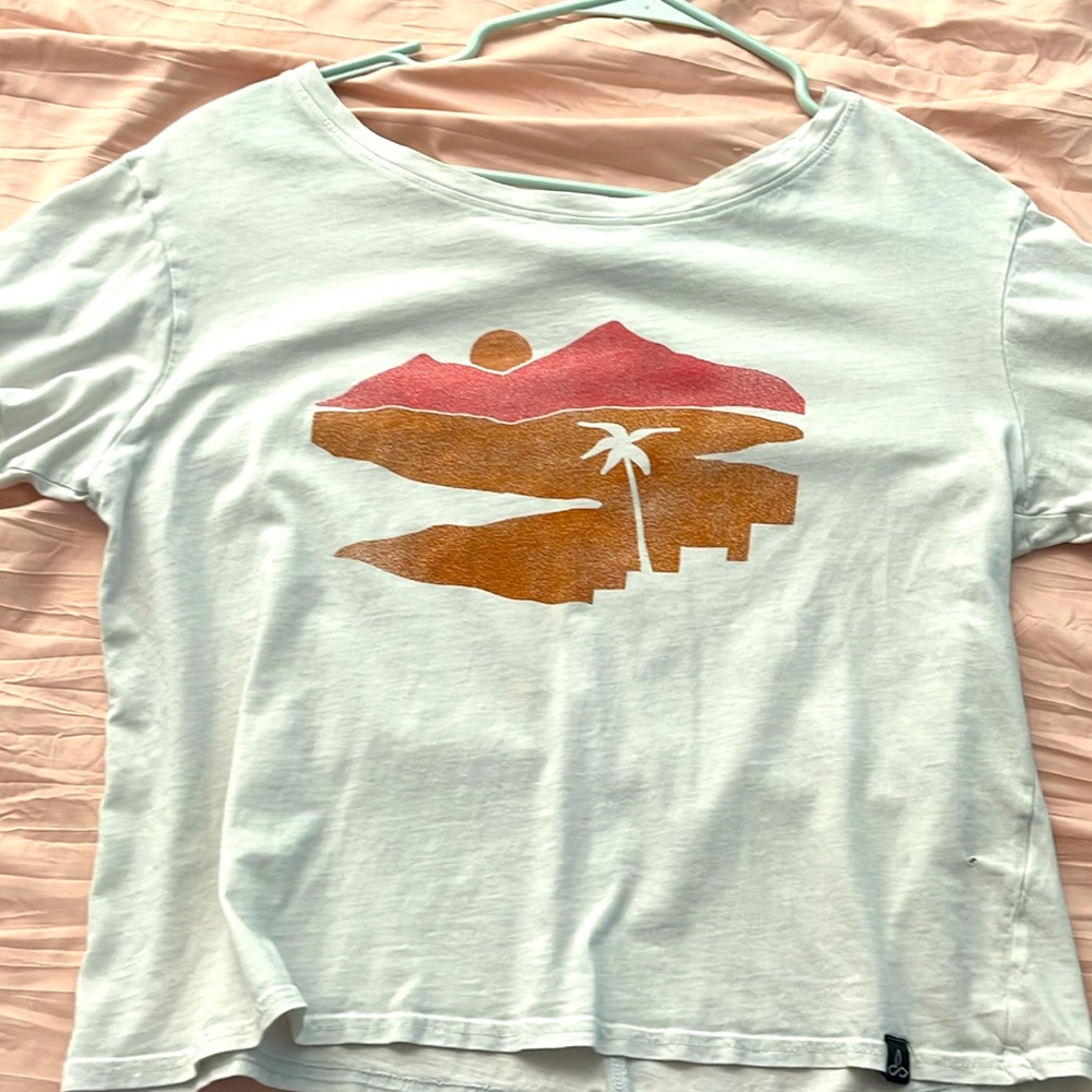 Organic Graphic ( White beach town) T- Shirt - Prana